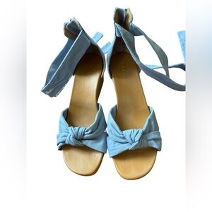 Women's UGG chambray espadrilles. Size 8